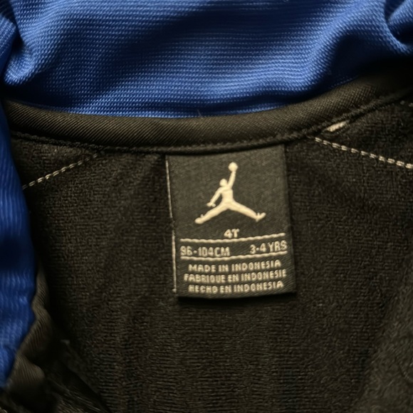 Jordan zip up sweater size 4T - Picture 2 of 4